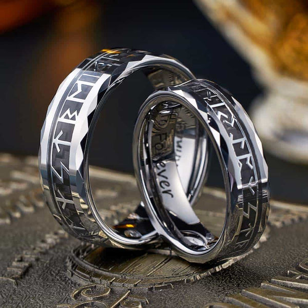 Facet Wolfraam Viking Ring Zilveren met Runen