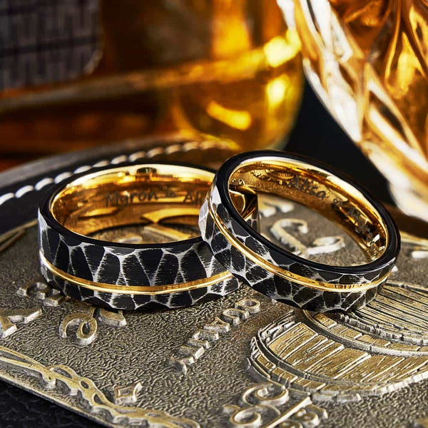 Gehamerde Wolfraam Carbide Ring Goud - Troon