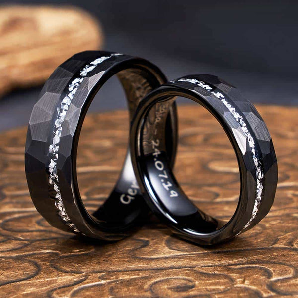 Gehamerde Wolfraam Ring Zwart - Zilver Ader